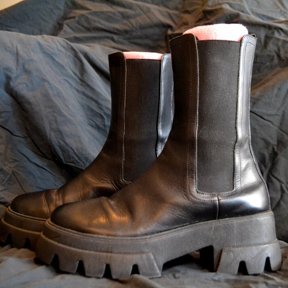 Thursday Boot Company, Women's Reign Chunky Boot, Size 9 US